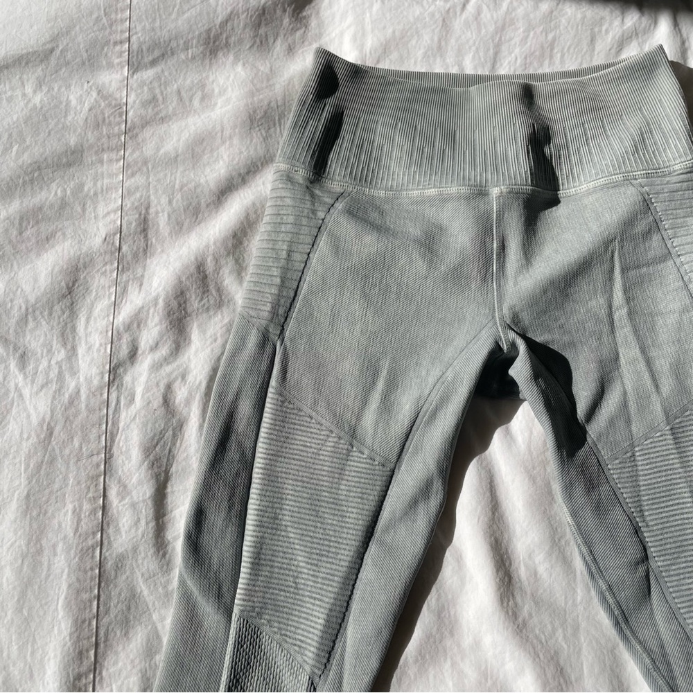 Avocado Workout Ribbed Design Leggings in Blue Grey
